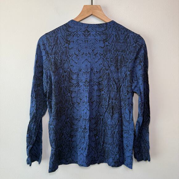 Banana Republic Malibu Tee Long Sleeve Snake Print Shirt Blue Size Medium - Picture 4 of 4